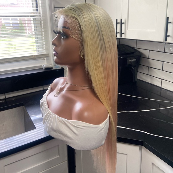 Human Hair Lace Front Wig - 26” in length: Russian hair - Picture 3 of 6